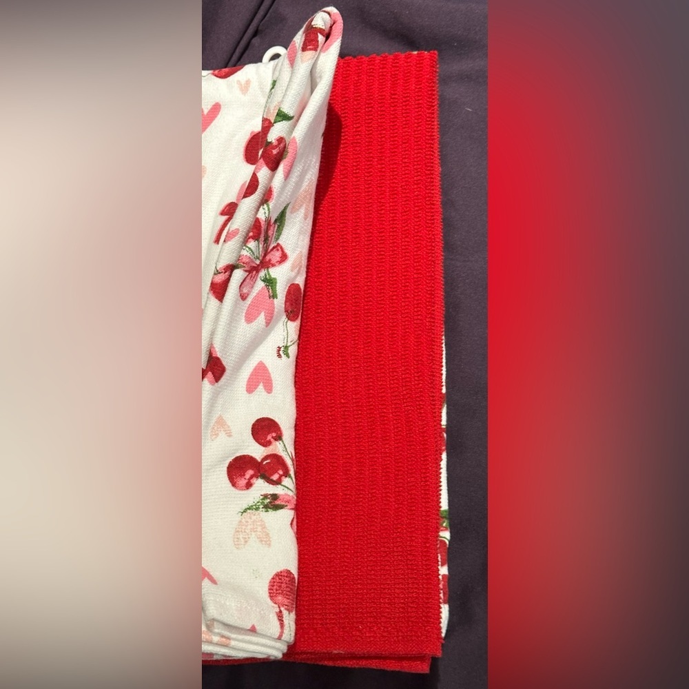 ✨NWT✨ Cupcakes & cashmere: Set of 3 Kitchen Towels - Picture 4 of 5